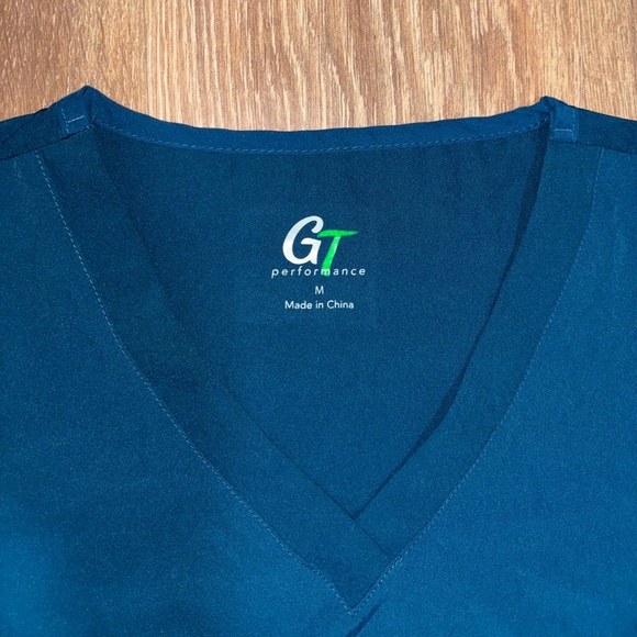 NWT Women’s GT Scrub Top Caribbean Blue Medium - Picture 2 of 6